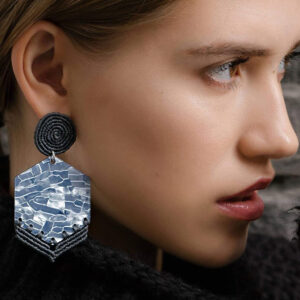 Silver-iridism-handmade-earrings-macrame